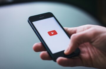 Youtube на смартфоне / фото: Pixabay