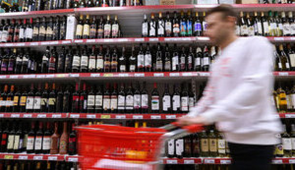 Росіянам різко підвищать ціни на вино