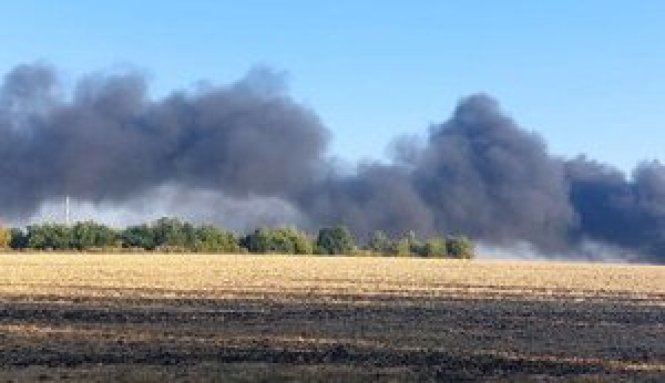 Ворог вдарив по підприємству у Сумах, через пожежу мешканців просять зачинити вікна